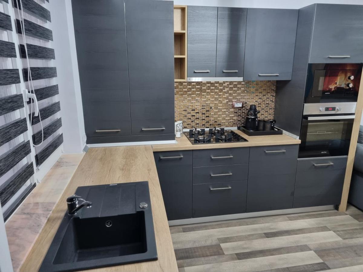 Luxury Apartments Bacău Екстериор снимка