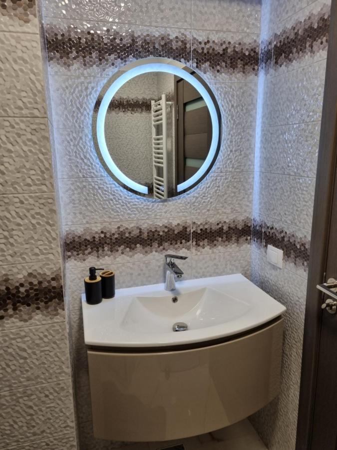 Luxury Apartments Bacău Екстериор снимка